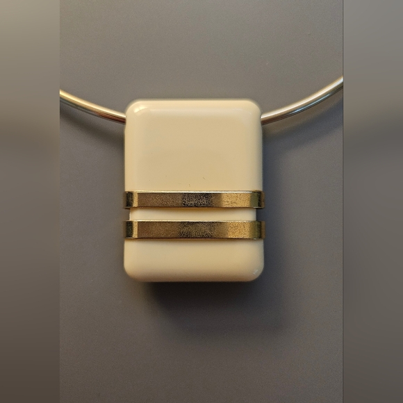 Vintage Avon Necklace - Picture 6 of 6